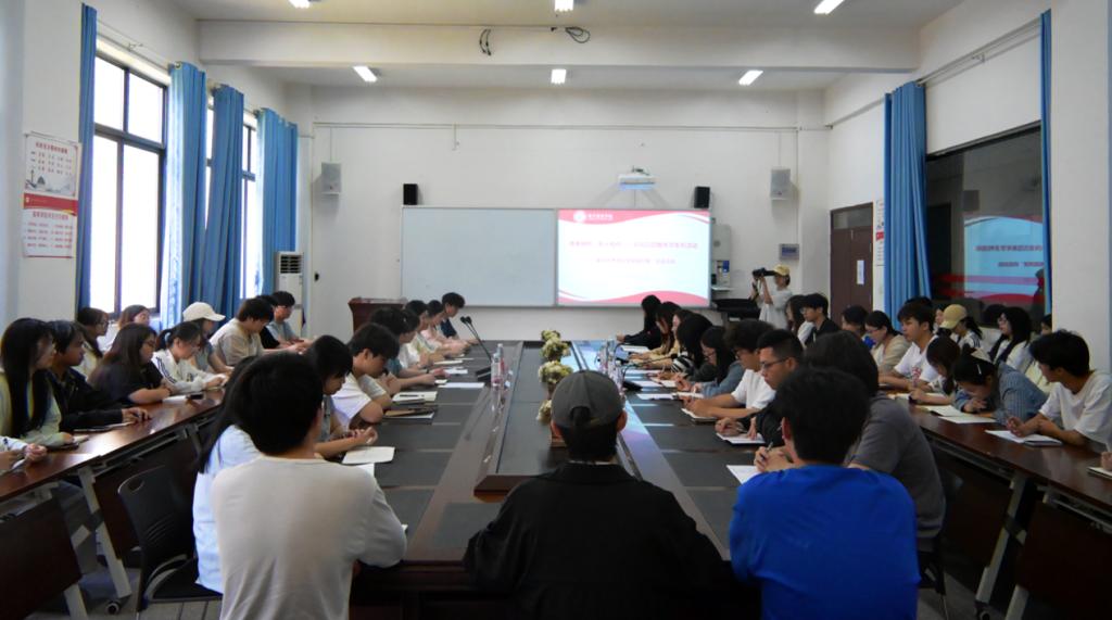 数字创意学院举办“我与优秀学长学姐面对面”活动
