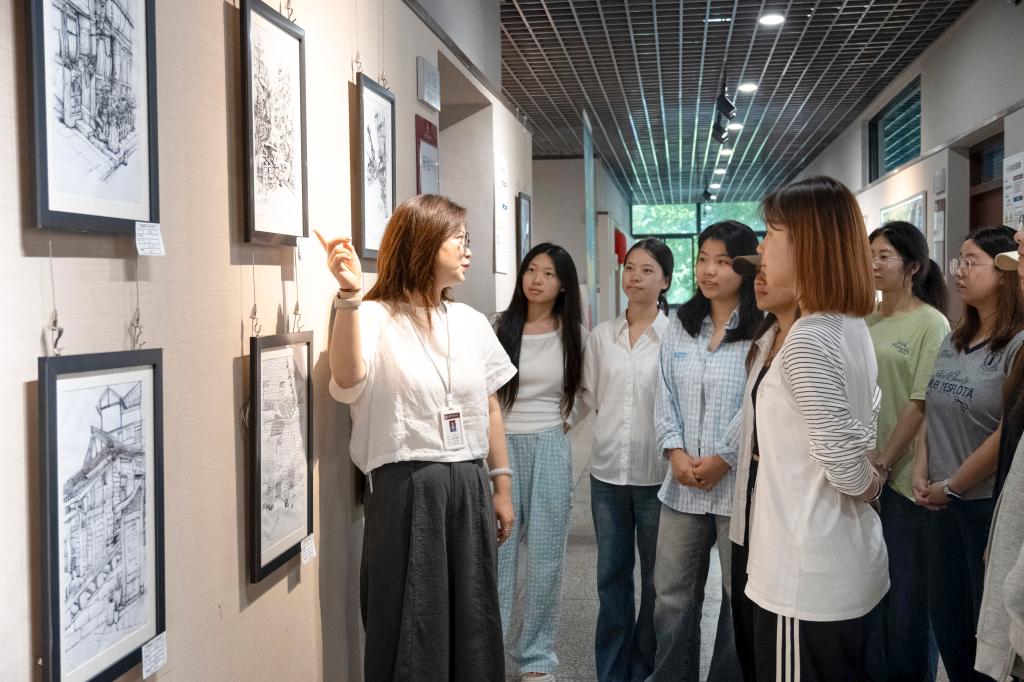 数字创意学院举办2025级艺术设计、环境艺术设计 《写生考察》实践教学作品汇报展