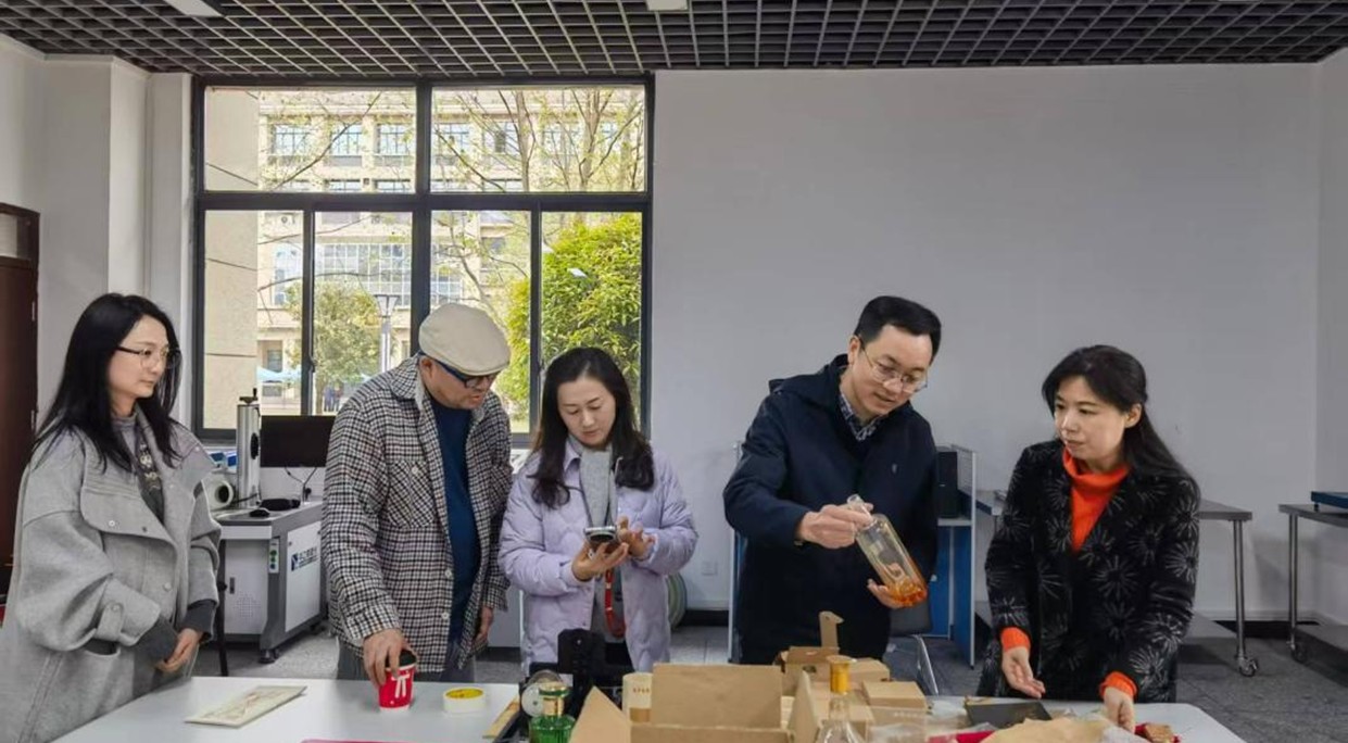 鲍学东副院长调研实训基地建设，推进“网易菁英”订单班落地